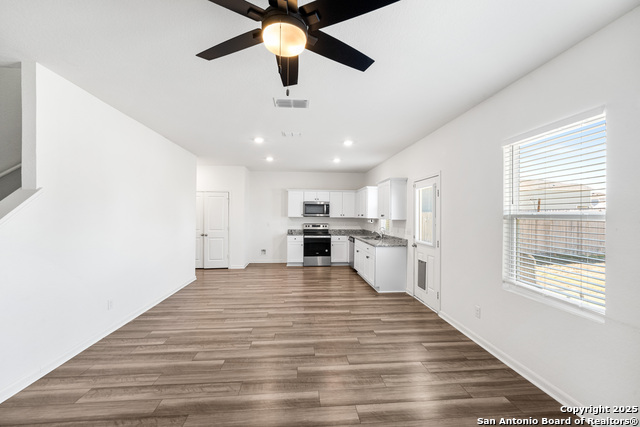 Image 5 of 29 For 5639 Pearl Meadow