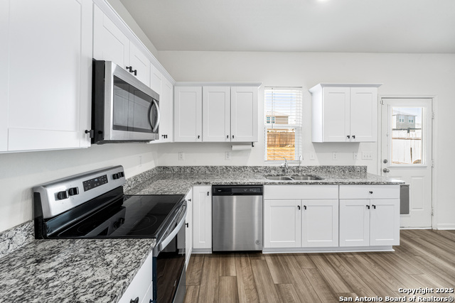 Image 7 of 29 For 5639 Pearl Meadow