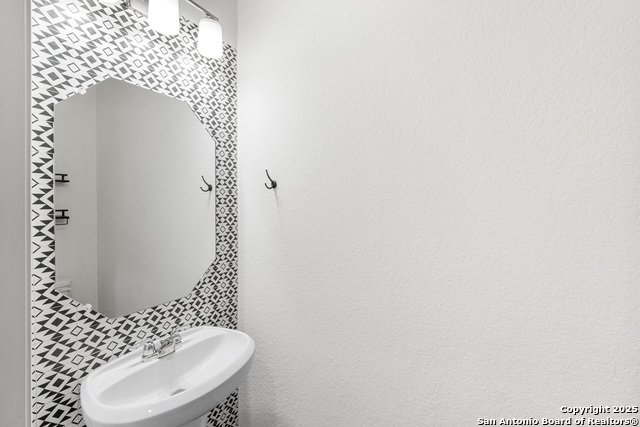 Image 8 of 29 For 5639 Pearl Meadow