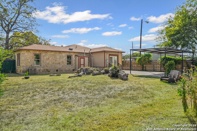 Image 19 of 21 For 281 Hermine Blvd