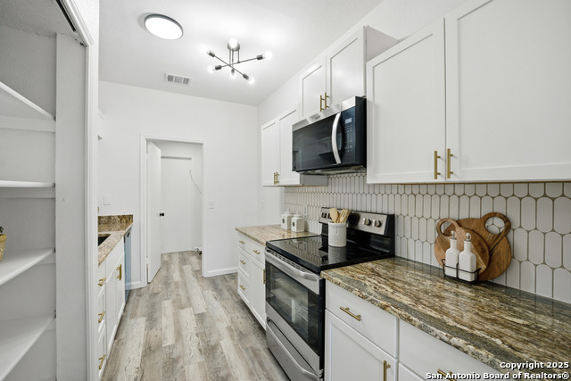 Listing photo id 10 for 9151 Tree Village