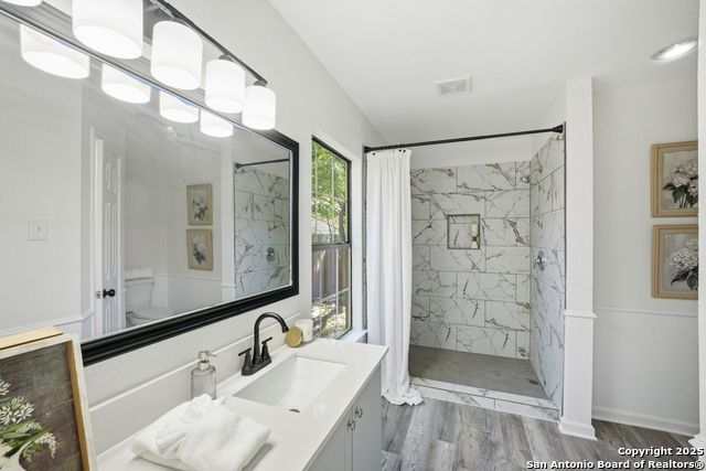 Listing photo id 15 for 9151 Tree Village