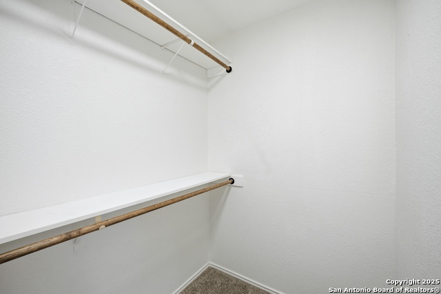 Listing photo id 16 for 9151 Tree Village