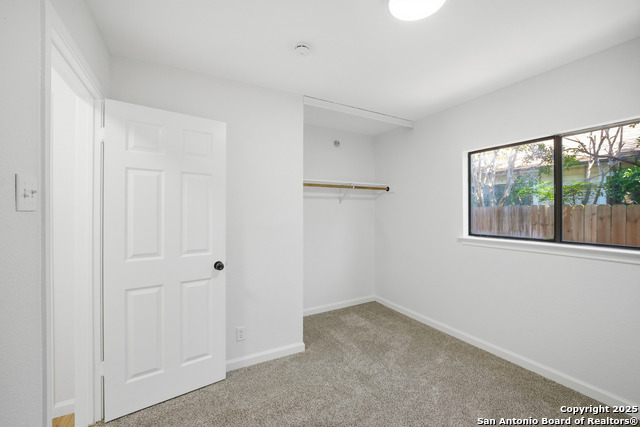 Listing photo id 19 for 9151 Tree Village