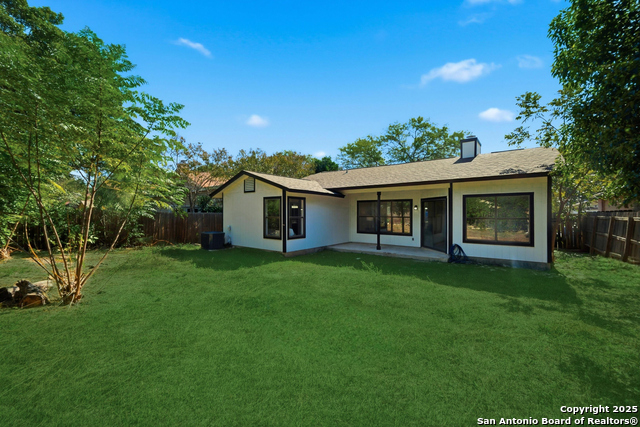 Listing photo id 22 for 9151 Tree Village