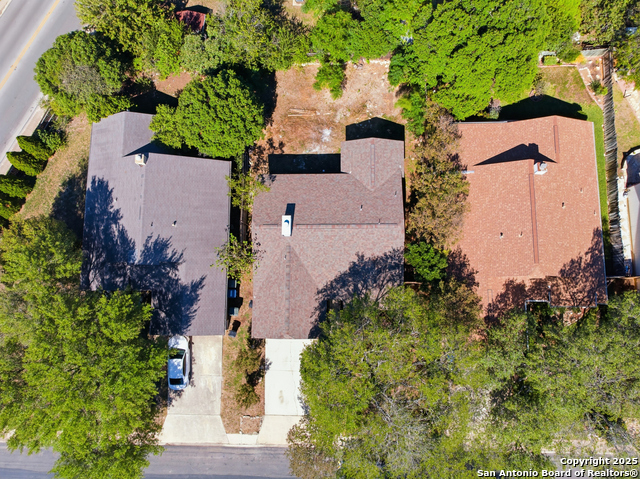 Listing photo id 23 for 9151 Tree Village