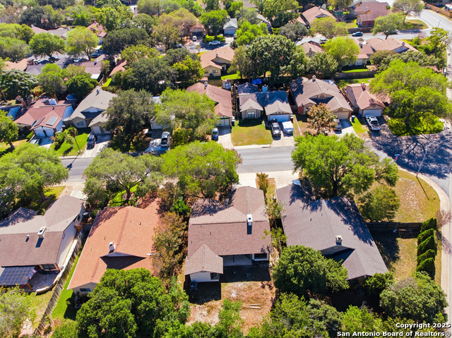 Listing photo id 24 for 9151 Tree Village