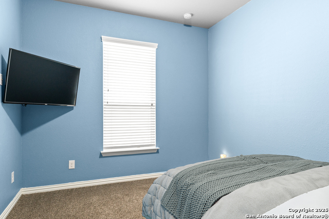 Listing photo id 8 for 8232 Breezy Cove