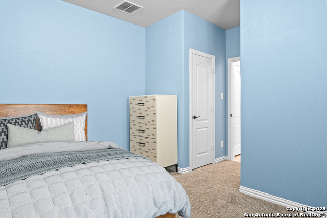 Listing photo id 9 for 8232 Breezy Cove