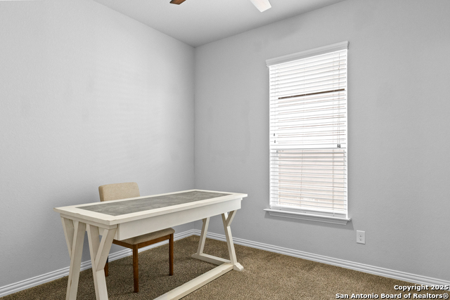 Listing photo id 10 for 8232 Breezy Cove