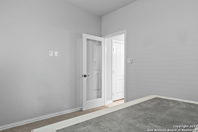 Listing photo id 11 for 8232 Breezy Cove