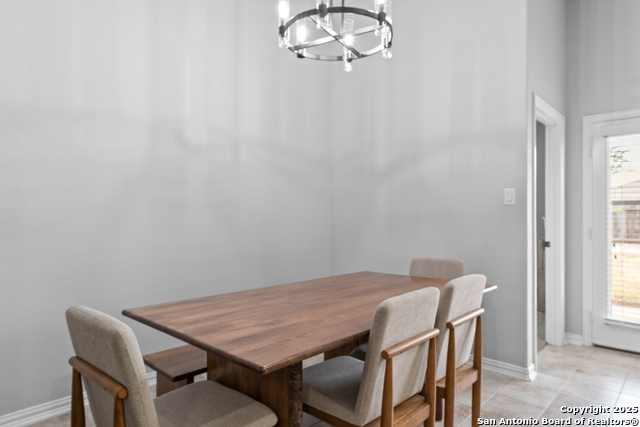 Listing photo id 16 for 8232 Breezy Cove