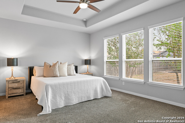 Listing photo id 21 for 8232 Breezy Cove