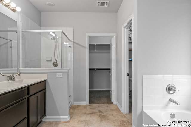 Listing photo id 23 for 8232 Breezy Cove