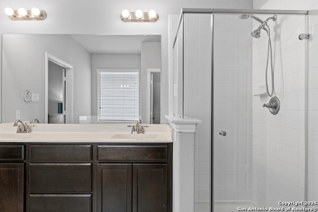 Listing photo id 24 for 8232 Breezy Cove