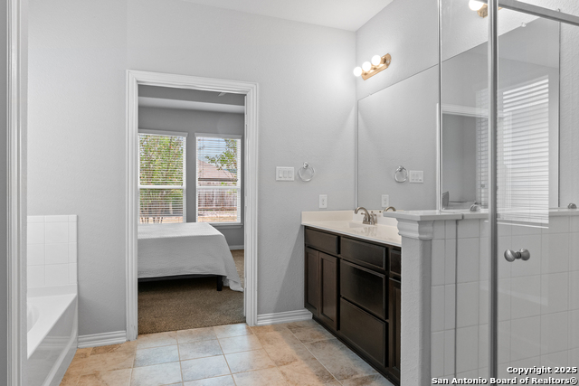 Listing photo id 25 for 8232 Breezy Cove