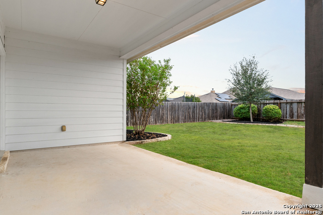Listing photo id 26 for 8232 Breezy Cove