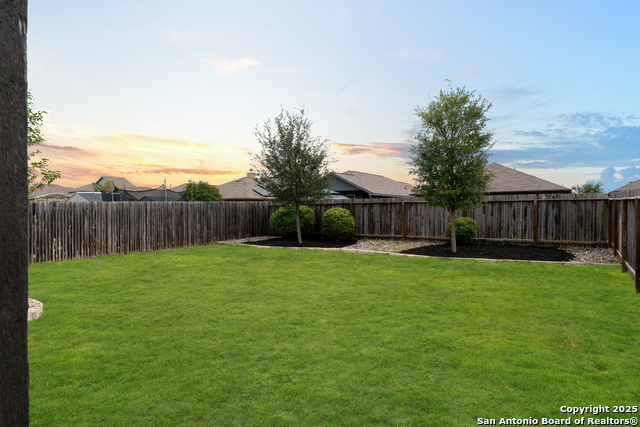 Listing photo id 27 for 8232 Breezy Cove