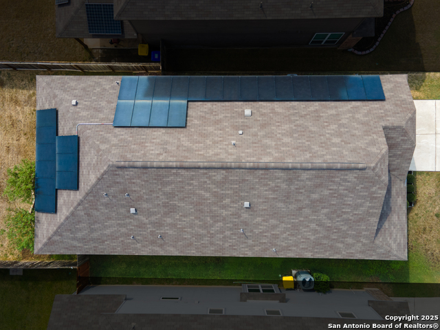 Listing photo id 1 for 8232 Breezy Cove