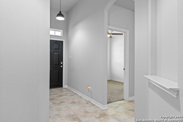 Listing photo id 4 for 8232 Breezy Cove