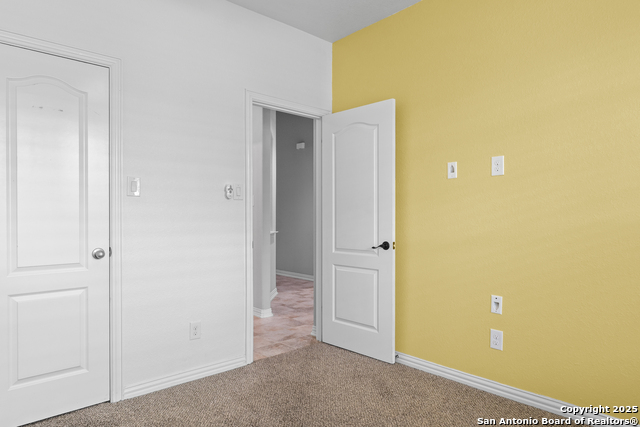 Listing photo id 6 for 8232 Breezy Cove