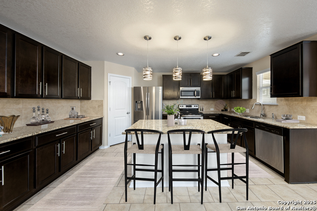 Listing photo id 8 for 1607 Tree Run