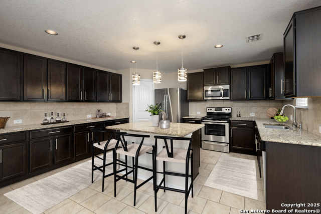 Listing photo id 9 for 1607 Tree Run