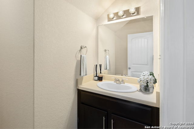 Listing photo id 19 for 1607 Tree Run