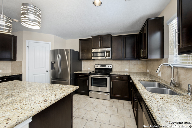 Listing photo id 6 for 1607 Tree Run