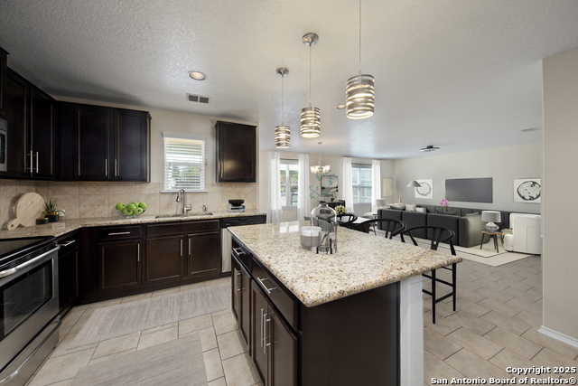 Listing photo id 7 for 1607 Tree Run