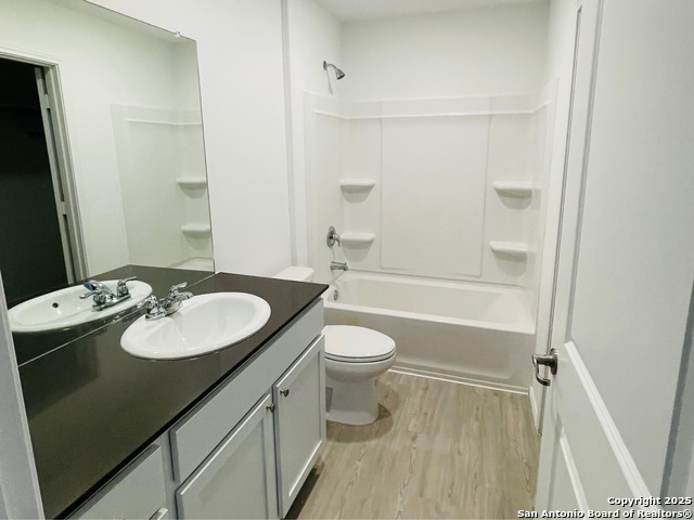 Image 15 of 33 For 13307 Dutra  