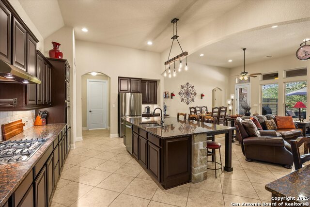 Listing photo id 9 for 8907 Irving Hill