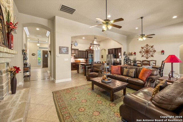 Listing photo id 11 for 8907 Irving Hill