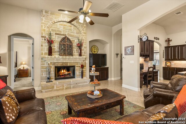 Listing photo id 12 for 8907 Irving Hill