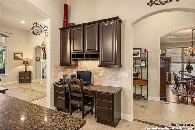 Listing photo id 23 for 8907 Irving Hill