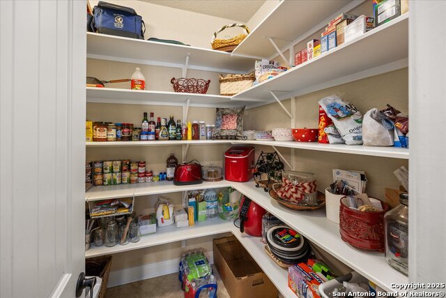 Listing photo id 24 for 8907 Irving Hill