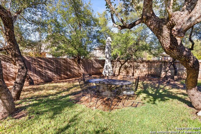Listing photo id 46 for 8907 Irving Hill
