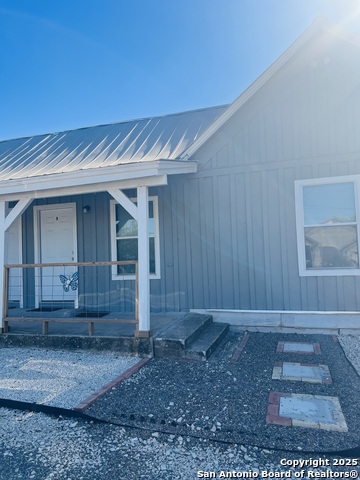 Details for 405 Sabinal W B, Uvalde, TX 78801