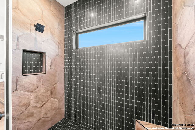 Image 23 of 37 For 115 Dowdy