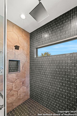 Image 24 of 37 For 115 Dowdy