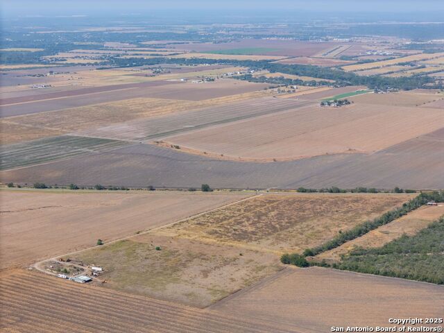 Listing photo id 8 for 12050 Fm 471 S