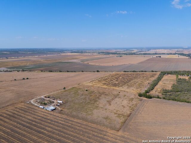 Listing photo id 9 for 12050 Fm 471 S