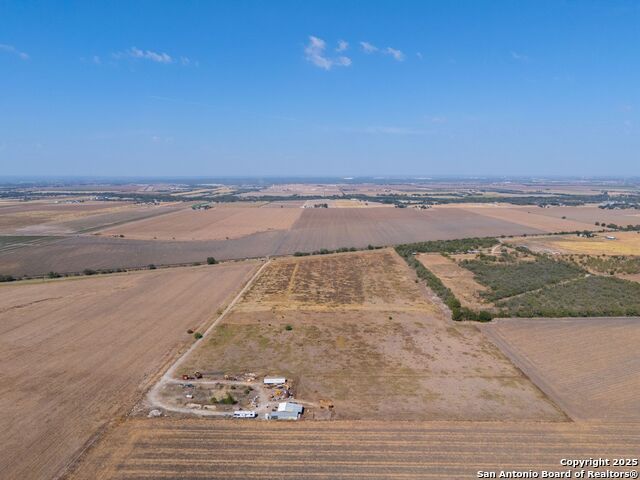 Listing photo id 10 for 12050 Fm 471 S