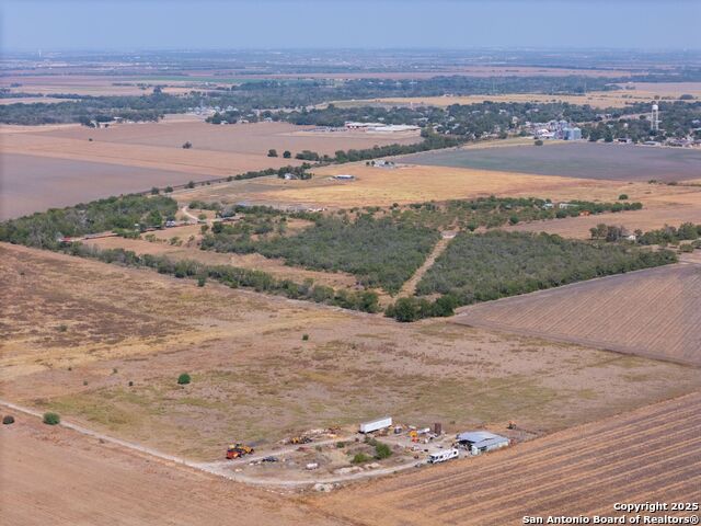 Listing photo id 11 for 12050 Fm 471 S