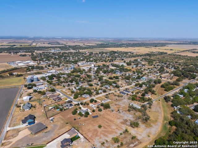 Listing photo id 2 for 12050 Fm 471 S