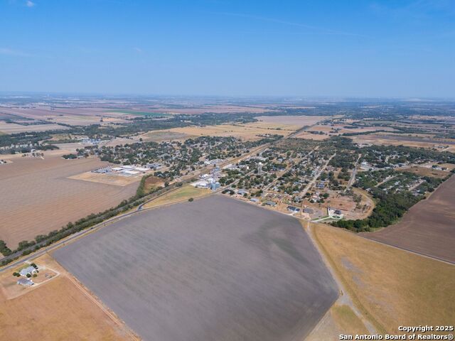 Listing photo id 3 for 12050 Fm 471 S