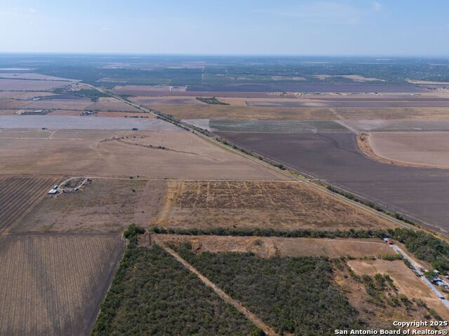 Listing photo id 4 for 12050 Fm 471 S