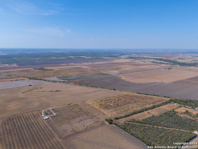 Listing photo id 5 for 12050 Fm 471 S