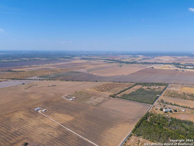 Listing photo id 6 for 12050 Fm 471 S