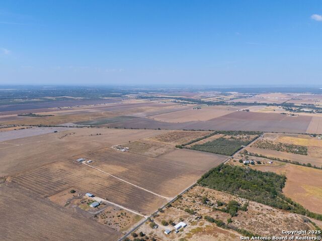 Listing photo id 7 for 12050 Fm 471 S